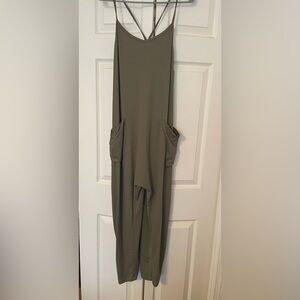 HALARA olive green jumpsuit -M
